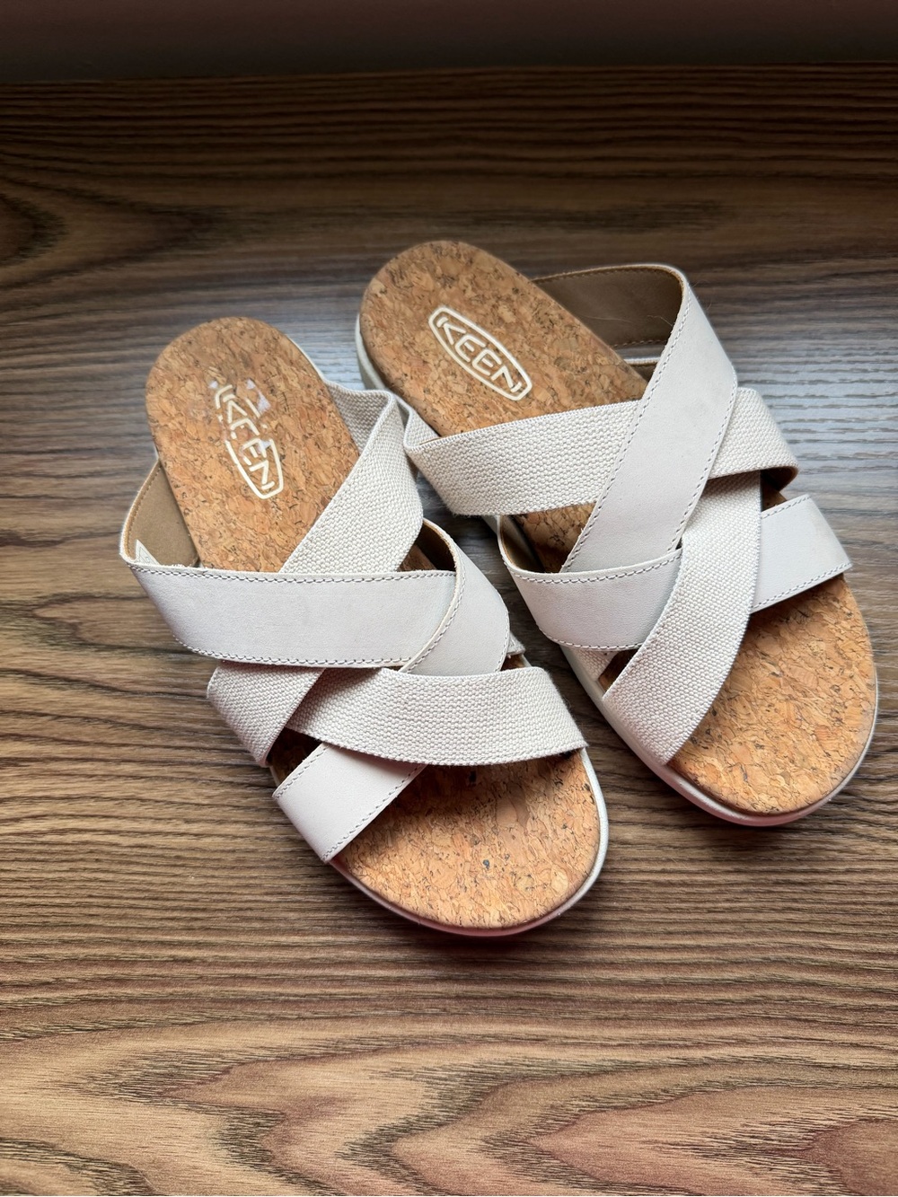 Keen Elle slide sandals size 6 NWOT off white